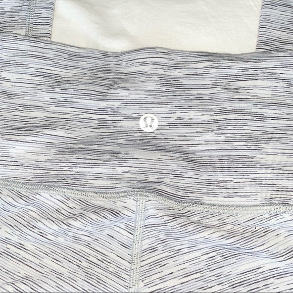 Lululemon Wunder Under Leggings 25” - Picture 2 of 3